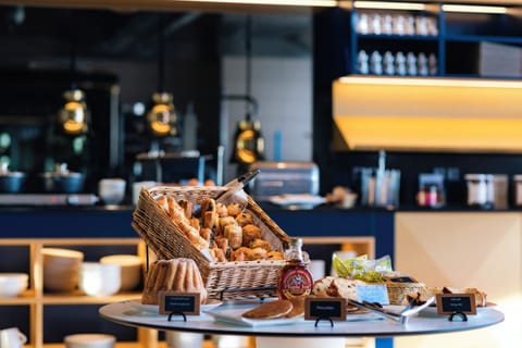 Daily buffet breakfast for a fee