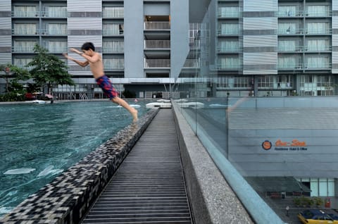 2 outdoor pools