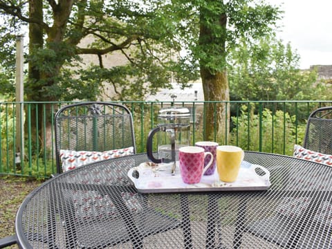 Outdoor eating area | Watersedge - Gayle Lane Cottages, Gayle, near Hawes