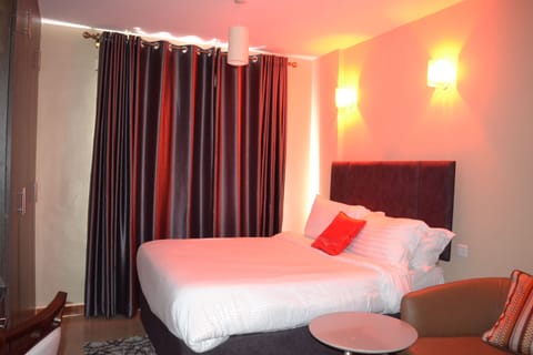 Deluxe Studio Suite | Soundproofing, iron/ironing board, free WiFi