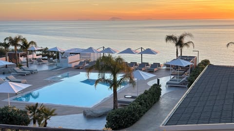 Seasonal outdoor pool, pool umbrellas, sun loungers