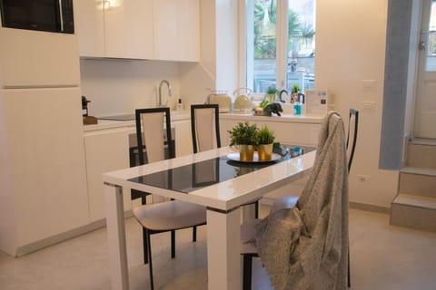 Apartment, 2 Bedrooms | In-room dining