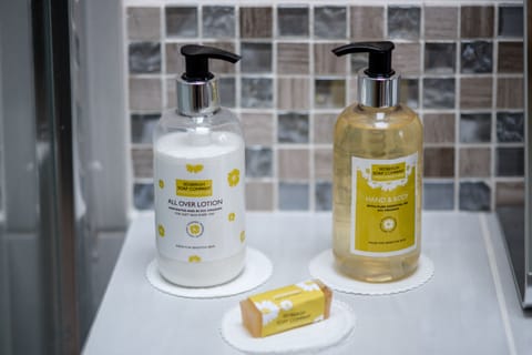 Single Room (Blossom) | Hypo-allergenic bedding, individually decorated, individually furnished