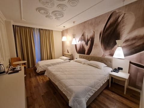 Comfort Triple Room | Minibar, desk, soundproofing, free cribs/infant beds