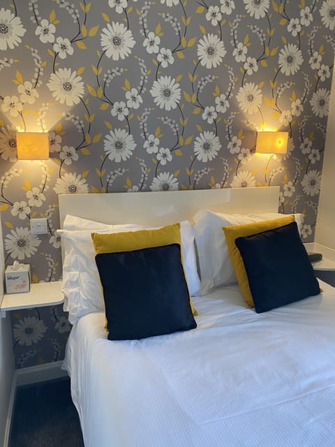Double Room, Ensuite (Room 1) | Desk, iron/ironing board, rollaway beds, free WiFi