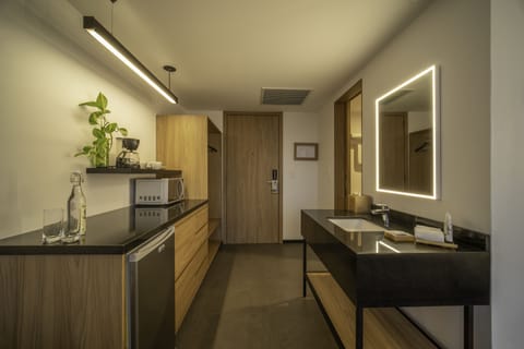 Premium bedding, down comforters, in-room safe, desk