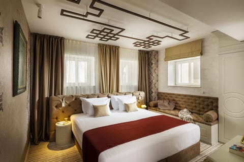 Standard Room | Hypo-allergenic bedding, minibar, in-room safe, individually decorated