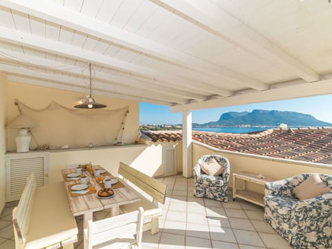 Comfort, Wood, Building, Interior Design, Shade, Floor, Flooring, Couch, Real Estate, Roof