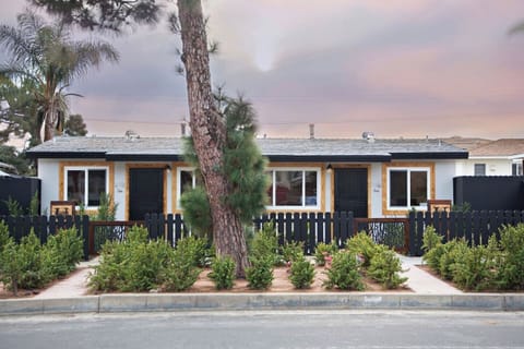 1. 2 Bedroom, 1 Bathroom with Sleeping Accommodations for up to 6 People.