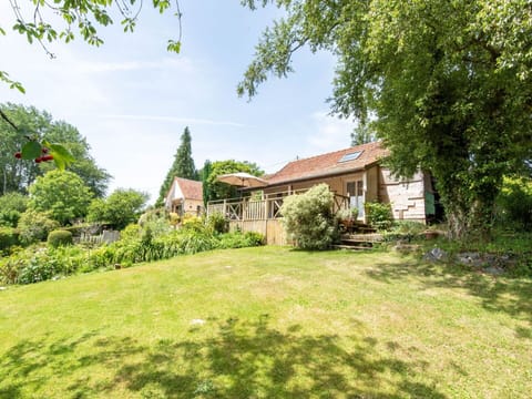Plant, Sky, Property, Building, Cloud, Window, Tree, Natural Landscape, Land Lot, House