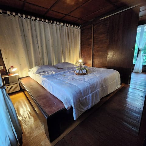 Adenium Villa | Desk, free WiFi, bed sheets
