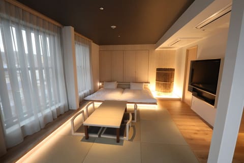 [ TOKIFUSA 306 ] Family Luxury Twin Room | In-room safe, desk, WiFi (free), bed sheets