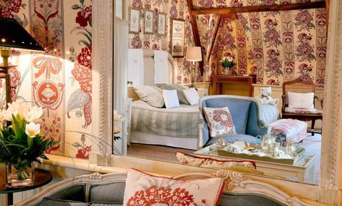 Suite, Sea View | Minibar, in-room safe, individually decorated, individually furnished