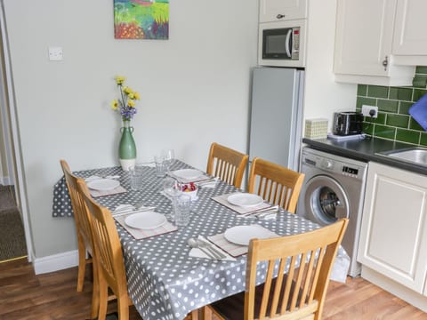 Cottage | Private kitchen | Cookware/dishes/utensils