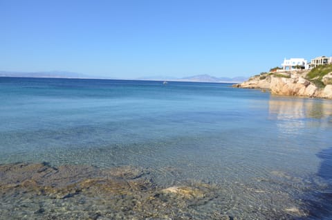 Beach nearby, white sand, beach bar