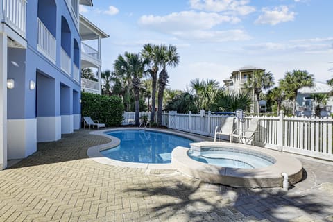 Paradise Pointe Pool