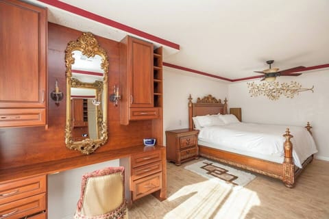 Master Bedroom (1)