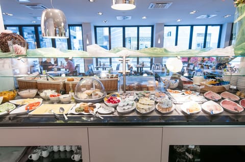 In-room safe, desk, soundproofing, free WiFi