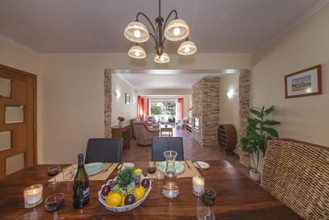 Villa, 3 Bedrooms | In-room dining