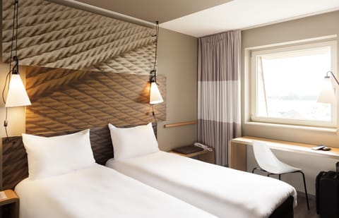 Twin Room, 2 Twin Beds | Blackout drapes, free WiFi, bed sheets, alarm clocks