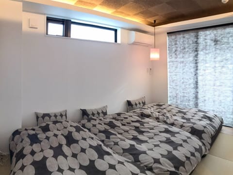 ・ [Deluxe Triple] 2 single beds and 1 semi-double bed