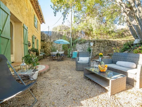 Plant, Property, Building, Window, Tree, Sky, Shade, Road Surface, Outdoor Furniture, Grass