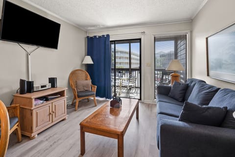 Living area at Tilghman Beach & Racquet Club 140, a 3-bedroom Ocean Drive condo rental from Thomas Beach Vacations