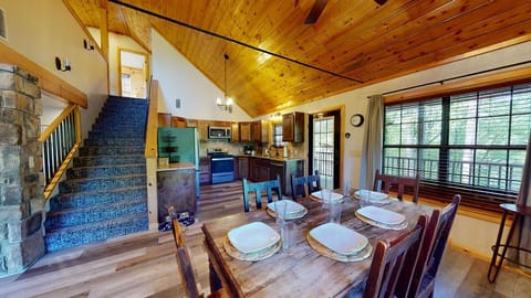 Glover-Bluff-Dining-Room