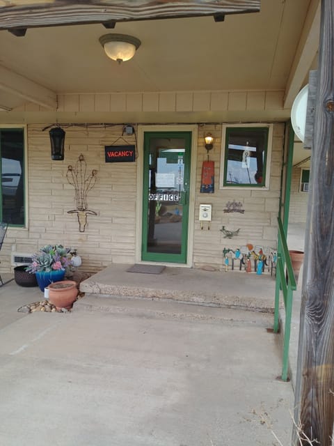 Traditional Single Room | Individually decorated, laptop workspace, bed sheets