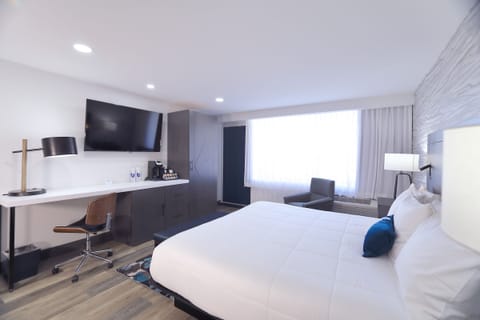 King Room with Gulf View - Non Smoking | Premium bedding, pillowtop beds, in-room safe, blackout drapes