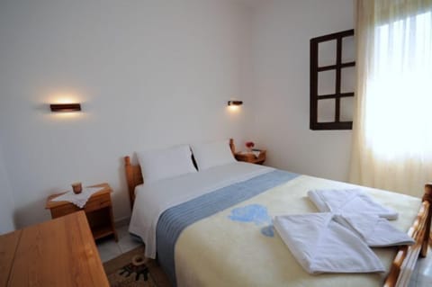 Laptop workspace, blackout drapes, iron/ironing board, free WiFi