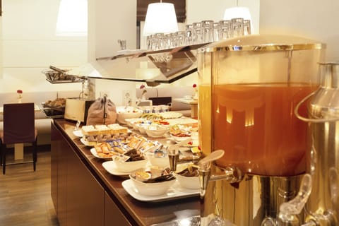 Daily buffet breakfast for a fee