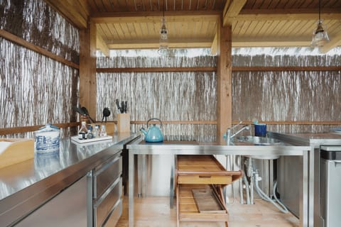 Kitchen, plush furnishings! 