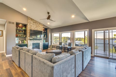 Linn Creek Vacation Rental | 9BR | 4BA | 4,000 Sq Ft | Stairs Required to Access