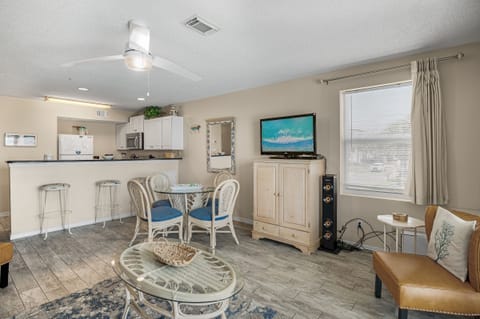 Living/Dining Area. Seating for 4 at the Table; additional Seating at Counter