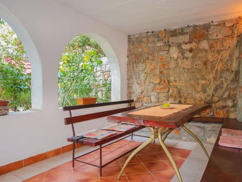 Furniture, Table, Plant, Building, Wood, Window, Flowerpot, Interior Design, Architecture, House