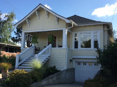 House from street. Basement apartment is entered via a pathway on the left side.