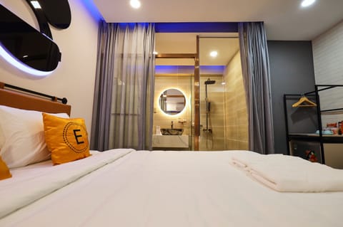 Minibar, blackout drapes, soundproofing, iron/ironing board