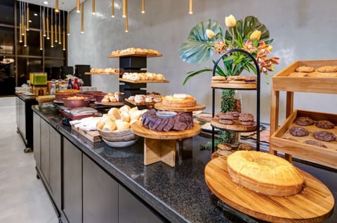 Daily buffet breakfast for a fee