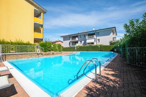 Family Apartment, 1 Bedroom, Balcony (Appartamento Vista Lago: Pool, Garage) | Pool | Seasonal outdoor pool