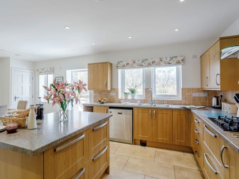 Impressive kitchen/dining room | Cunliffe Cottage, Hathersage