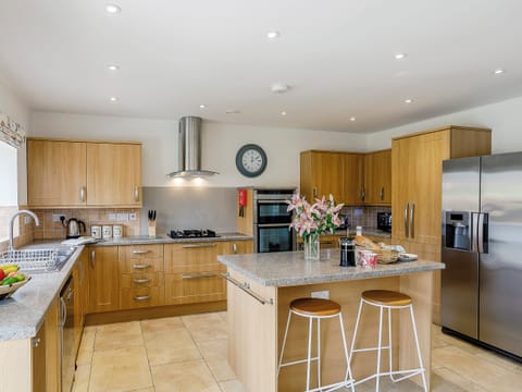 Impressive kitchen/dining room | Cunliffe Cottage, Hathersage
