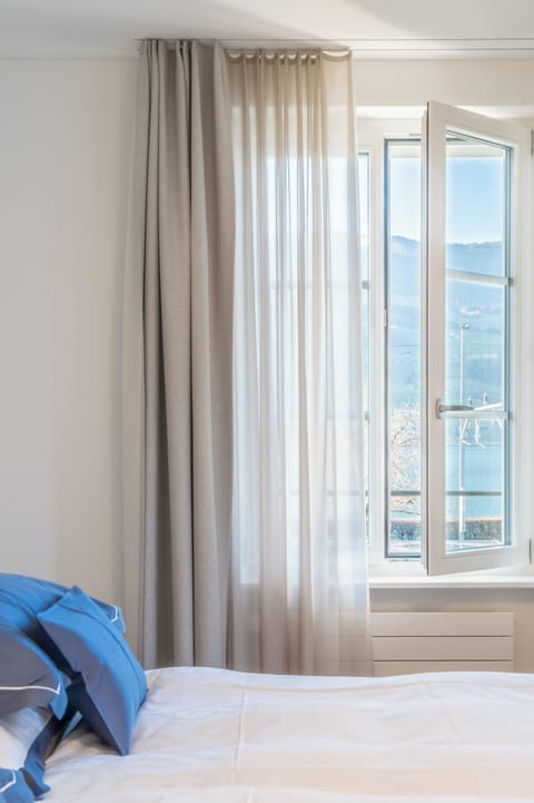 Standard Double Room, Non Smoking, Shared Bathroom | Lake view