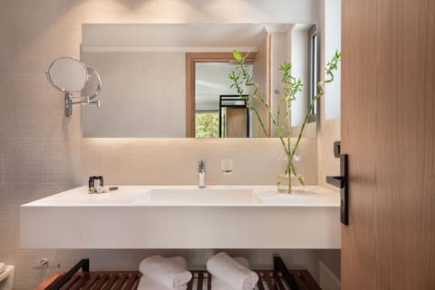 Superior Double Room With Pool View | Bathroom sink