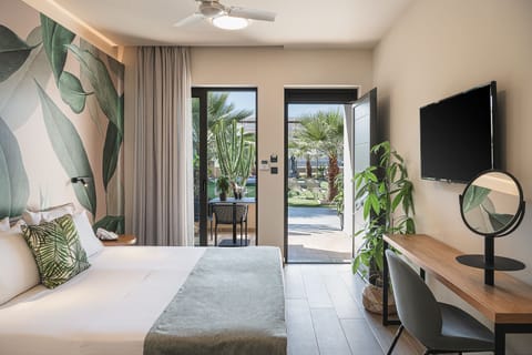 Economy Double Room on Ground Floor With Pool View | Egyptian cotton sheets, premium bedding, pillowtop beds, minibar