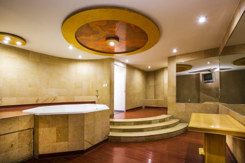 Deluxe Room, 2 Double Beds | Bathroom | Shower, free toiletries, hair dryer, towels