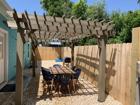 Outdoor dining area, fenced in yard, outdoor shower, 3 burner propane grill 