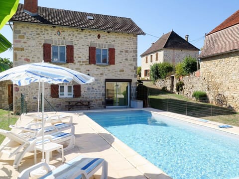 Plant, Sky, Water, Building, Property, Window, Azure, Swimming Pool, House, Shade
