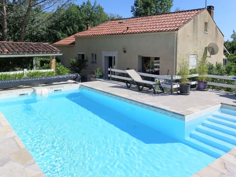 Water, Plant, Property, Swimming Pool, Building, Azure, Sky, Shade, Tree, Composite Material