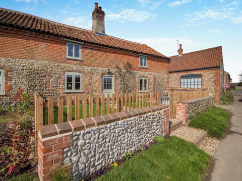 Exterior | Cherry Tree Cottage - Clevency Cottages, Great Snoring, near Fakenham